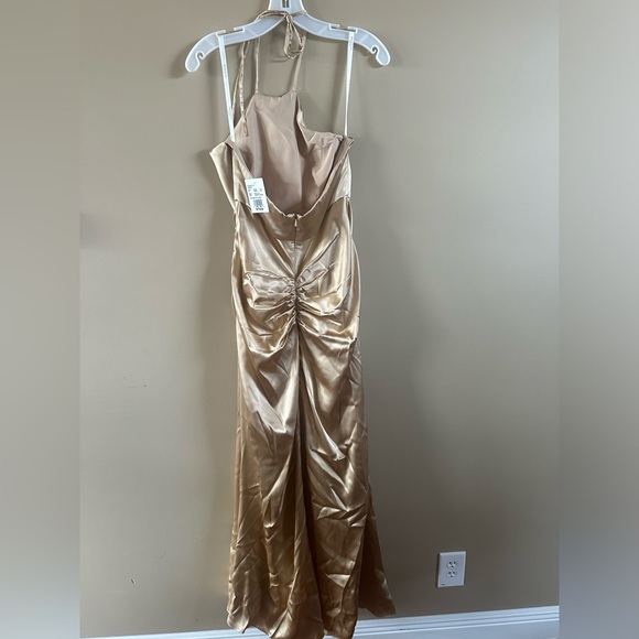 David’s bridal - GALINA SIGNATURE
Tie-Neck Charmeuse Halter Dress - Picture 4 of 6